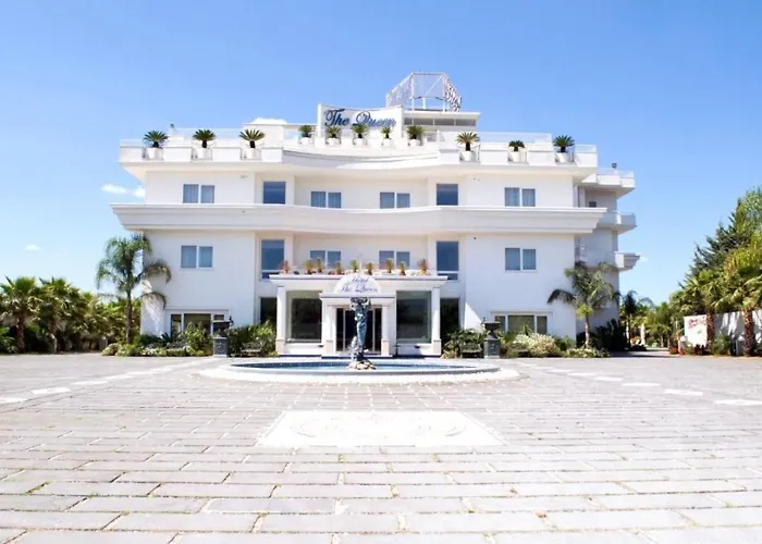 Hotel The Queen Pastorano photo