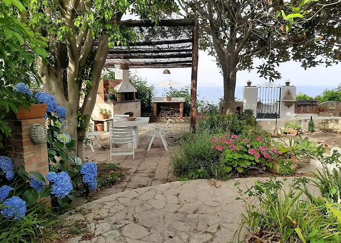 Photo de Villa GIARDINO BLU OLTREMARE - exlusive garden à Procida