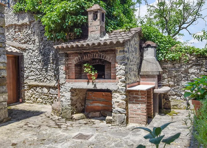 2 Bedroom Cozy Home In Roccagloriosa photo